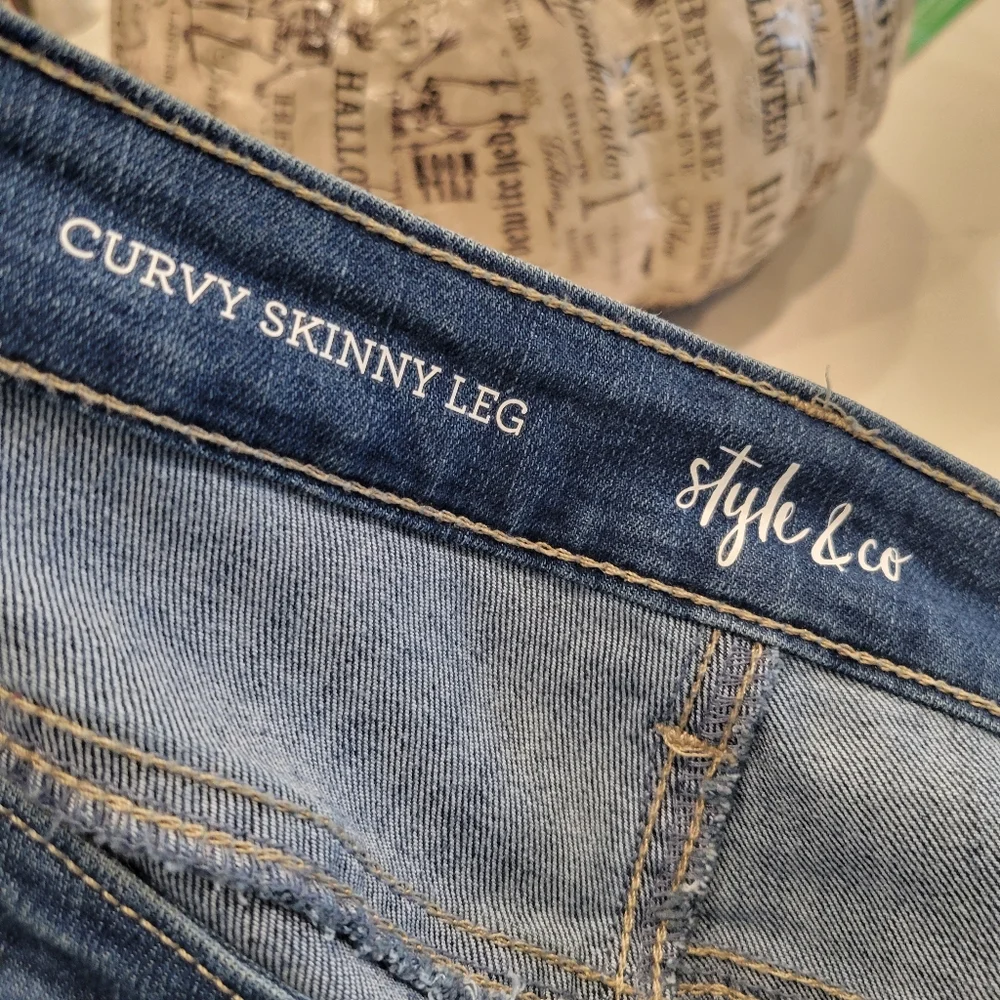 STYLE & CO. WOMEN'S CURVY SKINNY LEG  DISTRESSED JEANS SIZE 10
